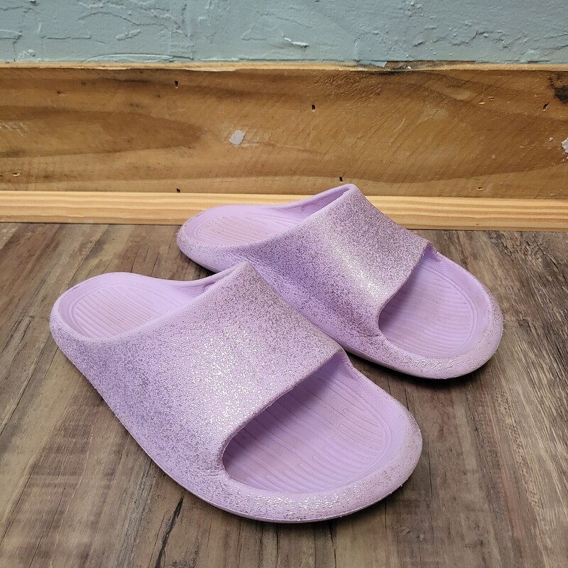 Sandals Slides 13/1, Lavender, Size: Shoes 13
shoes say 13/1