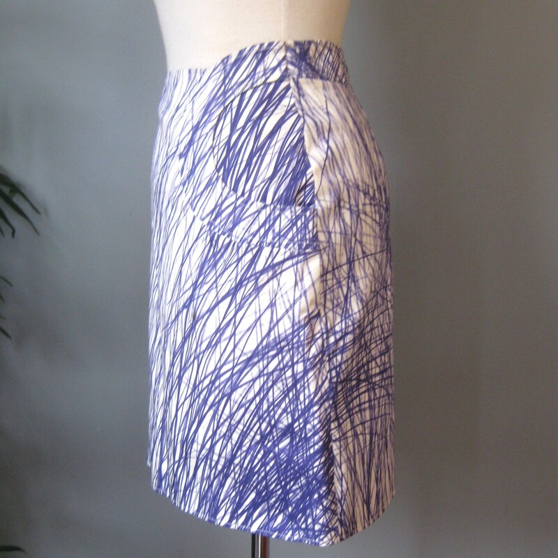 E. Ungaro Scribble Pencil, Wh/purp, Size: Small

A great summer skirt by Emanual Ungaro.
From the 2016 collection this is a cotton mini pencil skirt with a touch of spandex for comfort of movement

White and purple scribble print.
Fully lined.
nicely structured with beautifully finished rounded pockets, centerback zipper and sculpted waist.
Made in Italy
perfect condition.

marked size 44, approx US size *, please use the measurements below as your ultimate guide to fit:
flat measurements - double where appropriate
waist: 15.5
hip: 20
length: 19

thanks for looking!
#69588