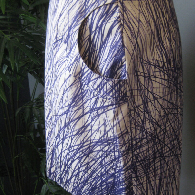 E. Ungaro Scribble Pencil, Wh/purp, Size: Small<br />
<br />
A great summer skirt by Emanual Ungaro.<br />
From the 2016 collection this is a cotton mini pencil skirt with a touch of spandex for comfort of movement<br />
<br />
White and purple scribble print.<br />
Fully lined.<br />
nicely structured with beautifully finished rounded pockets, centerback zipper and sculpted waist.<br />
Made in Italy<br />
perfect condition.<br />
<br />
marked size 44, approx US size *, please use the measurements below as your ultimate guide to fit:<br />
flat measurements - double where appropriate<br />
waist: 15.5<br />
hip: 20<br />
length: 19<br />
<br />
thanks for looking!<br />
#69588