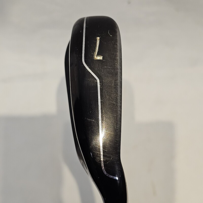 Cleveland CG Black 7 Iron Golf Club<br />
Size: Mens 37.5 inch<br />
Right Hand<br />
Speed Innovation Face<br />
Mitsubishi Rayon Bassara Graphite Shaft<br />
Flex: Regular<br />
Lamkin Grip<br />
<br />
Gently Use: Excellent Condition
