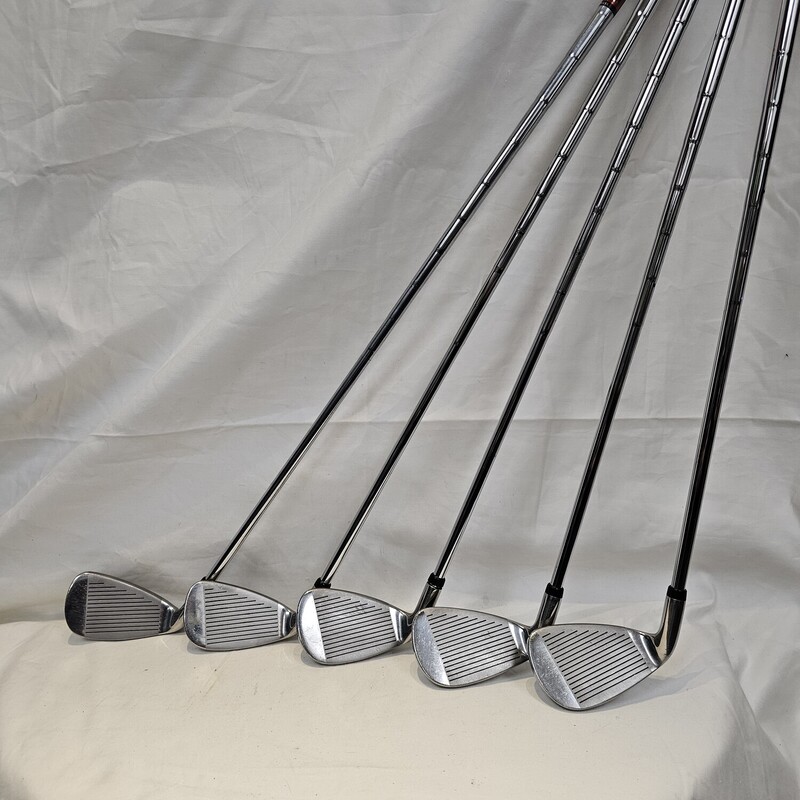 Aspire X3 Speed Zone 9 Piece Golf Set,<br />
Size: Junior/Ladies Right Hand<br />
Set Includes:<br />
- Super Titanium Power 460cc Driver (w/ Head Cover)<br />
- Fairway Wood (#3) (w/ Head Cover)<br />
- Hybrid Wood (25 Degree) (w/ Head Cover)<br />
- Stainless Steel Irons (6,7,8,9,PW)<br />
- 3 Ball Putter<br />
- Lightweight Stand Bag (Green)<br />
<br />
Features:  Titanium alloy 460cc Driver with the latest high moment of inertia design - shots of the toe or heel still go straight!  Graphite medium firm flex shaft, headcover included. Stainless steel 15 degree 3 Wood. Graphite medium firm flex shaft, headcover included. Stainless steel 25 degree hybrid with the weight placed low and back for excellent forgiveness, launch angle and carry. Graphite medium firm flex shaft, headcover included. Stainless steel, perimeter weighted, undercut 6, 7, 8, 9 and PW Irons - all the very latest in technology to make shots jump off the face right at the target, no matter what part of the clubface contacts the ball. True temper regular flex steel shafts. High technology Putter with a soft face - results in better alignment, speed control and lower scores. Super high quality, light weight stand bag - perfect for transporting clubs a full 18, with two full length dividers, 8 way top, 6 full zippered pockets, insulated cooler pocket and snap-on rain/travel hood.<br />
<br />
Gently Used: Excellent Like New Condition
