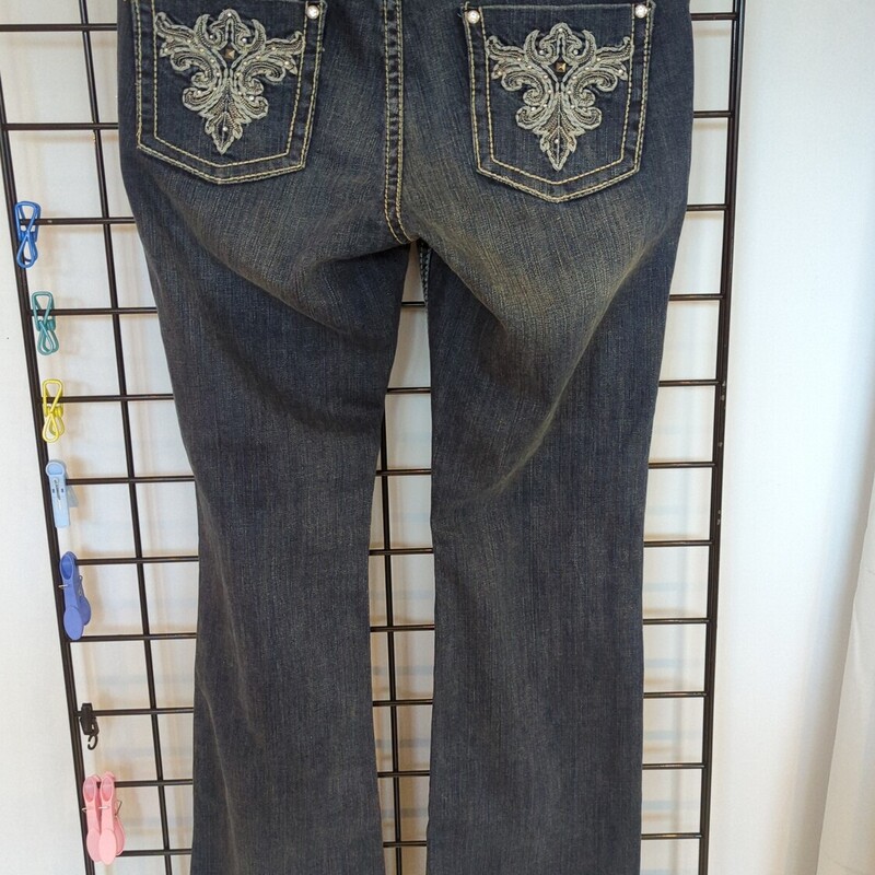 Ana Jeans, M Wash, Size: 32 (14)
NEW WITH TAGS
Embellished designs & rhinestones
Bootcut