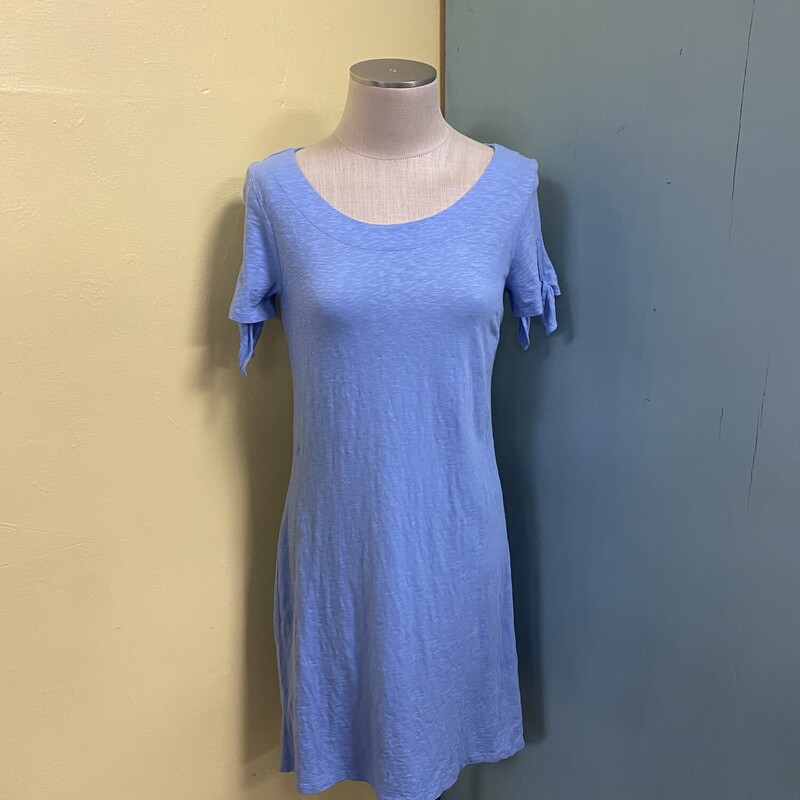 this baby blue is so beautiful
tshirt style
cute ties on the sleeves
midi link, scoop neck

Talbots, Blue, Size: S