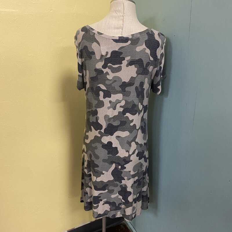 this tshirt dress, with a slight aline flare, is perfect for any day of the week!  Dress it up with a jean jacket or wear alone!!!!

Est 1946, Camo, Size: L