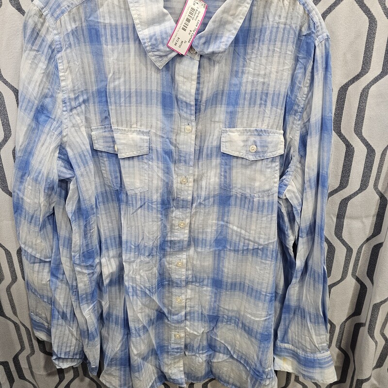 Button up lightweight blouse in blue and white