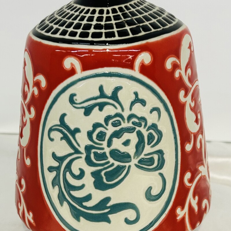 Pier 1 Asian Floral Vase
Red, Black and Blue
Size: 4x6.5H