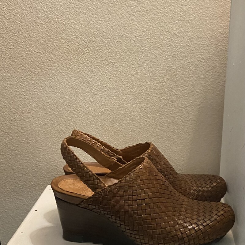 Brw Lther Braid Wedge<br />
Brown<br />
Size: 7