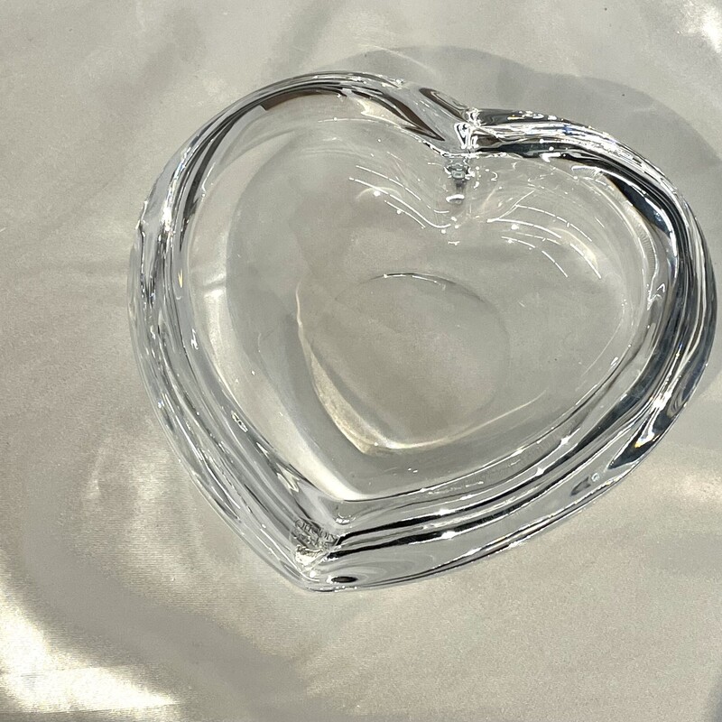Orrefors Heart Dish
Clear
Size: 6x6x2H