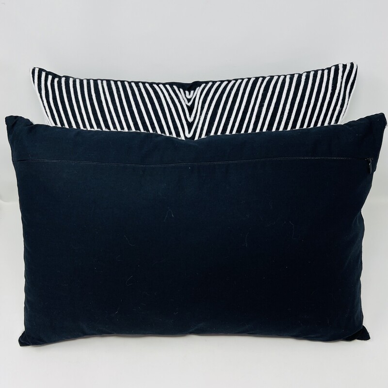 Rope Accent Lumbar Toss Cushion<br />
Black & White