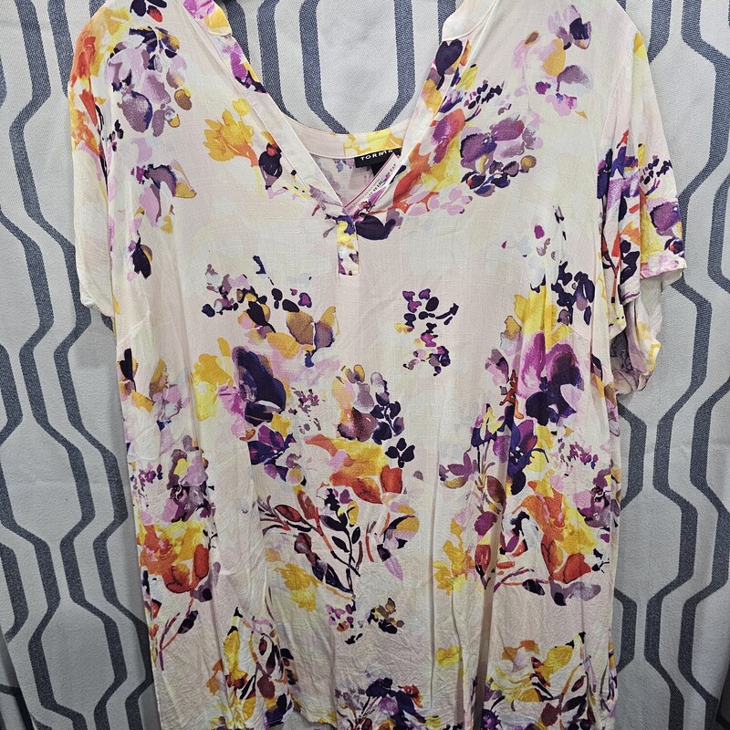 Short sleeve blouse in white with fun multi colored print.