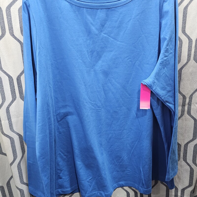 Cute three quarter sleeve knit top in blue with buttons on the shoulders.