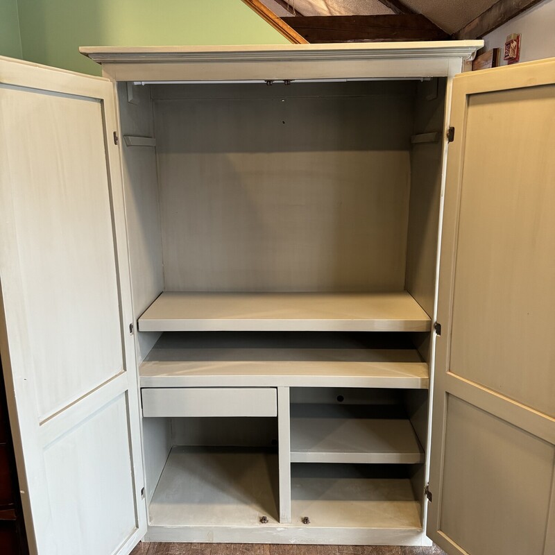 Lg Armoire
Great for Clothing, or Food Storage
Has an extra Top Shelf to Change out the Hanging Rod
50 Wide 20 Deep 73 Tall