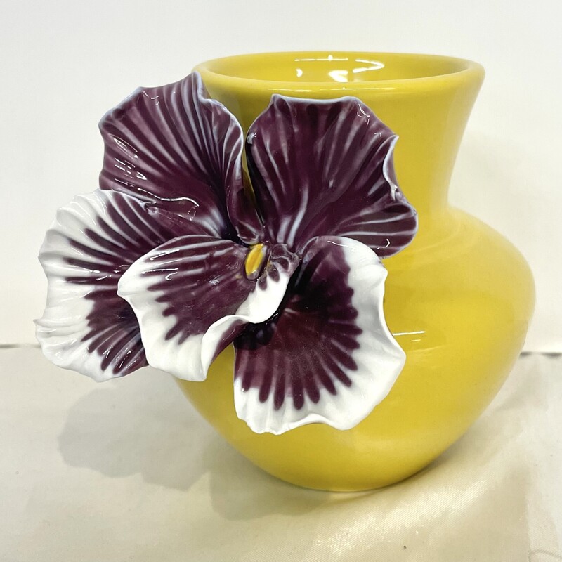 Anthropologie 3D Flower Vase
Yellow Purple White
Size: 4.5x4.5H