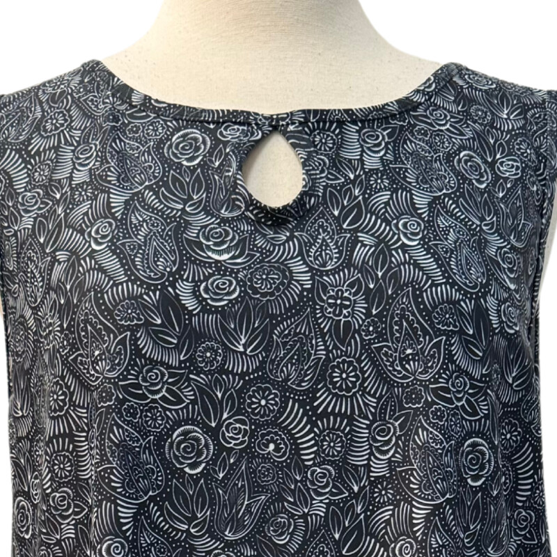 Nuu Muu Dream 2021 Active Dress<br />
Ruu Muu with Kehole Detail<br />
Colors:  Black and White<br />
Size: 2X