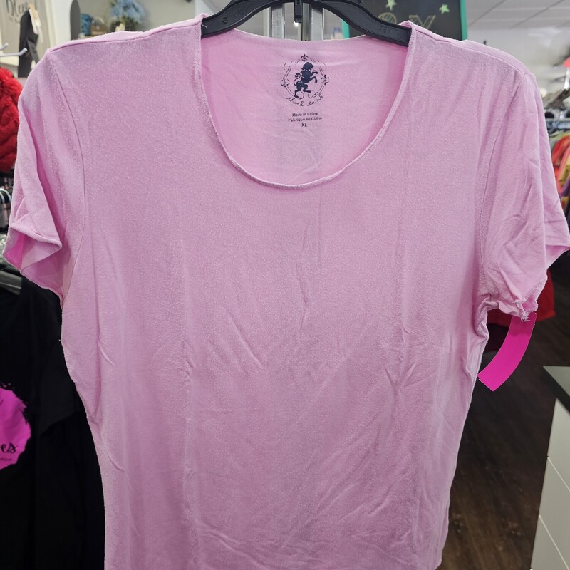 this short sleeve tee is done in pink