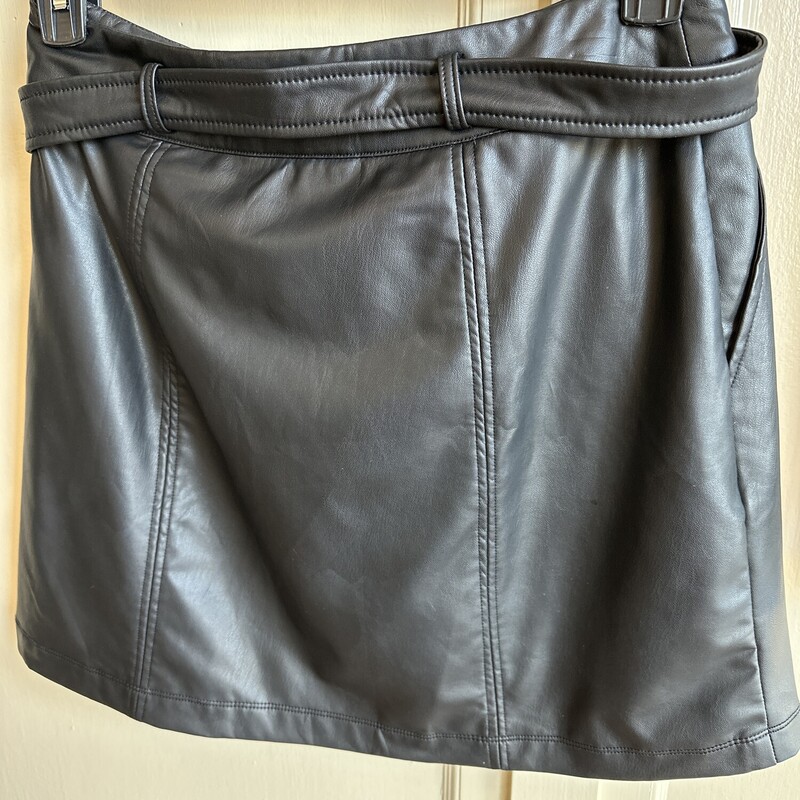 Nwt Maurices Faux Leather skirt, Black, Size: Med<br />
New with tags<br />
All sales final<br />
Free in store pick up within 7 days of purchase<br />
shipping available