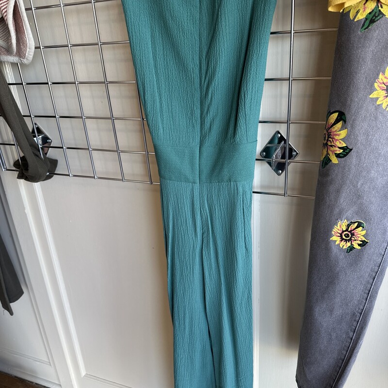 NWT Calvin Klein Jumper, Sage, Size: 10<br />
Original Tags $139.00<br />
Our Price $99.99<br />
<br />
All Sales Are Final<br />
No Returns<br />
<br />
Pick Up In Store Within 7 Days of Purchase<br />
or<br />
Have Shipped