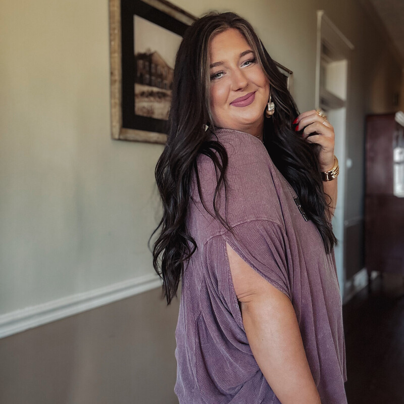 This washed dolamn sleeve top is so cute to pair with leggings or jeans! You can dress it up or down!<br />
Available in colors Black and Rust.<br />
Sizes are Small, Medium, and Large. Madison is wearing a size Large.