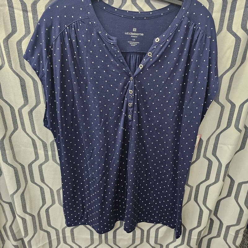 Cute short sleeve knit top in blue with white polka dots