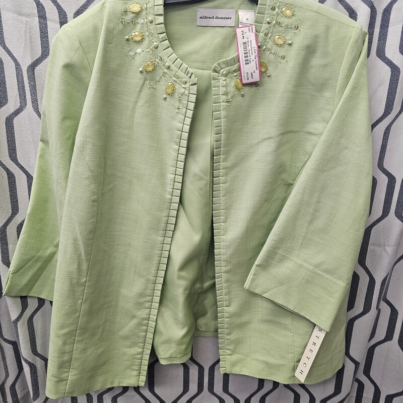 Half sleeve blazer with no close front and omg the cuteness. Brand new with tags.