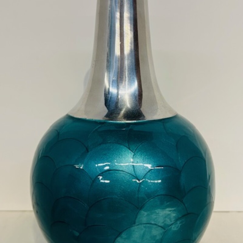 Scale Pattern Metal Top Vase
Silver and Turquoise
Size: 6x11H