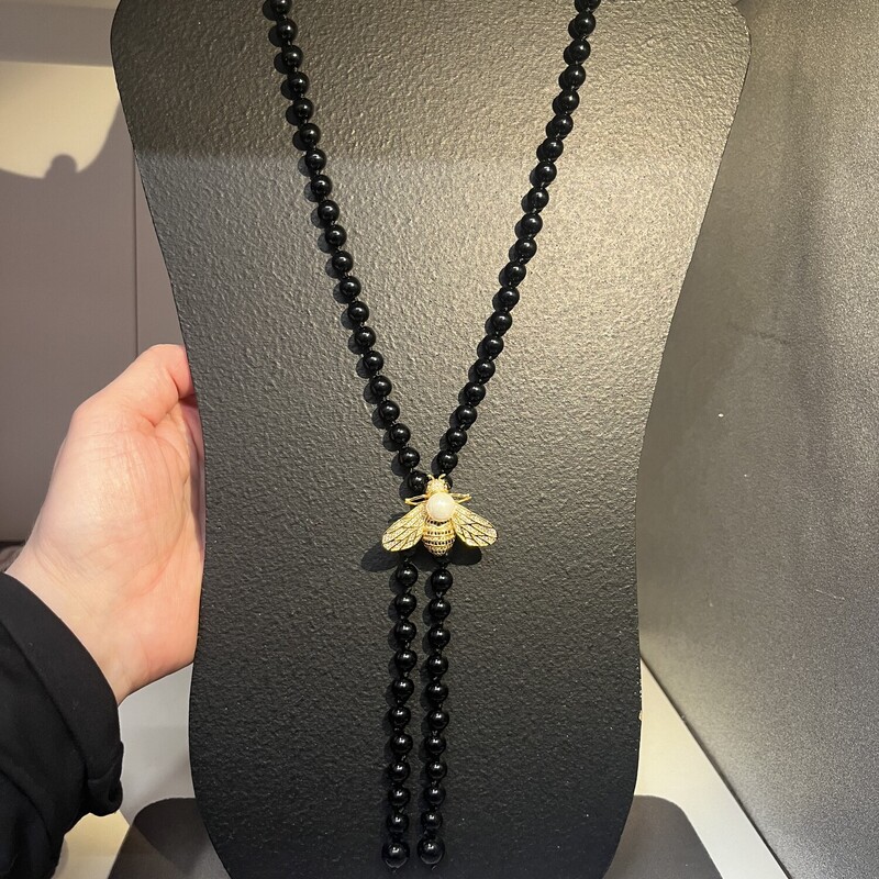 Goldtone Bee Black Glass Bead Necklace, Size: 18  inch

This item has been generously doanted by a consignor to support Three Oaks Womens Shelter. When you purchase this item YOU will be suporting this local chairty to continue their work assisting women and children through difficult times.