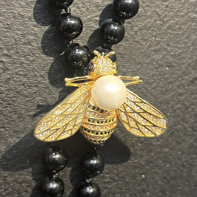 Goldtone Bee Black Glass Bead Necklace, Size: 18  inch

This item has been generously doanted by a consignor to support Three Oaks Womens Shelter. When you purchase this item YOU will be suporting this local chairty to continue their work assisting women and children through difficult times.