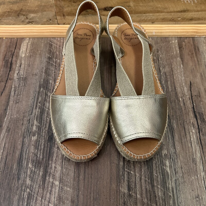 Toni Pons Gold Espadrille, Gold, Size: Shoes 6.5<br />
<br />
*Retails between $65-125*