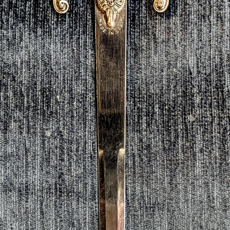 Metal Sword Letter Opener
Silver Size: 3 x 11L