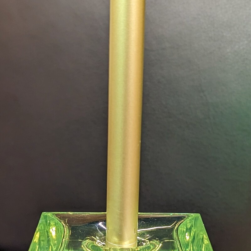 Lucite Pen Holder With Pen
Neon Green Gold Size: 2.5 x 8H