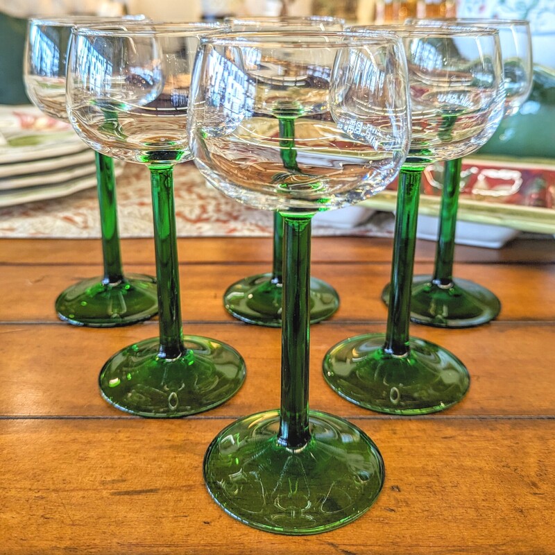 Set of 6 Luminarc Cocktail Glasses
Green Clear Size: 3 x 6.5H