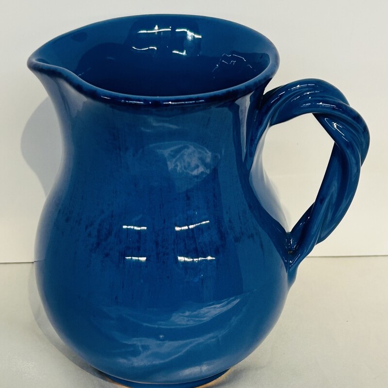 Italian Pitcher With Twisted Handle
Blue
Size: 6x6.75H