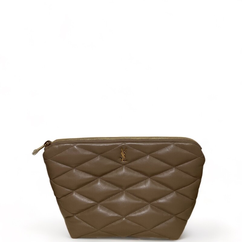 Saint Laurent Sade Clutch
From the 2022 Collection by
Neutrals Leather
Gold-Tone Hardware
Leather Lining & Single Interior Pocket
Zip Closure at Top

Dimensions:
Height: 7.25
Width: 10.75
Depth: 3.5