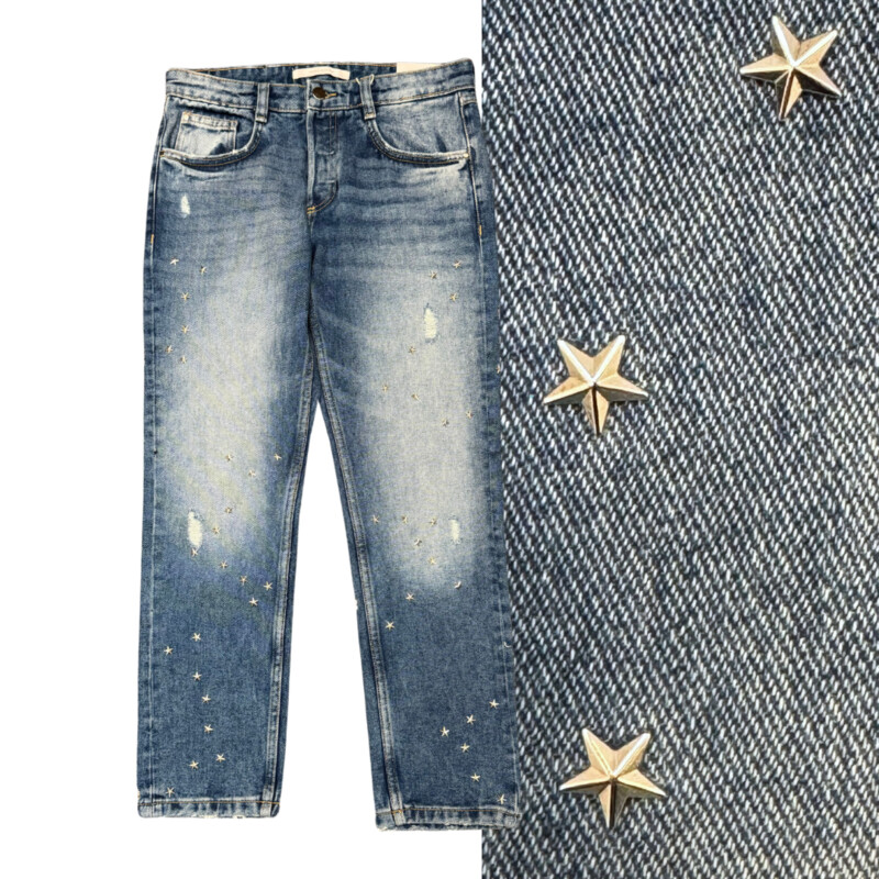 New Trafaluc Star Studded Jeans
Color:  Denim
Size: 4
Retails for $110.00
