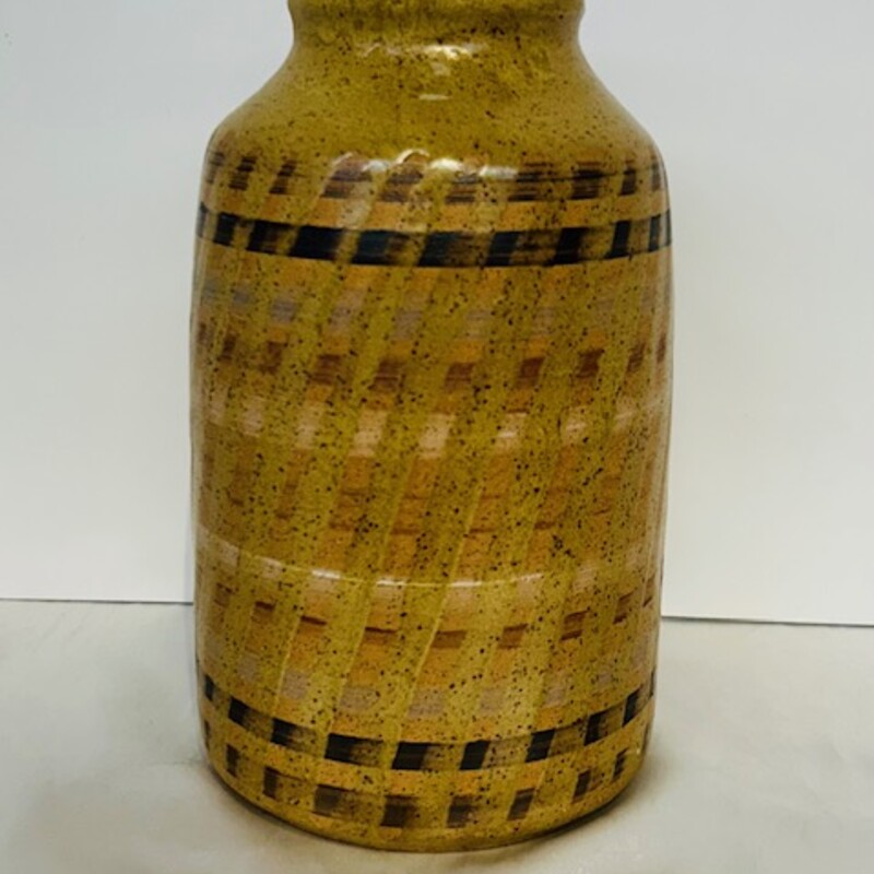 Crosshatch Speckled Vase
Tan Brown White Size: 6 x 9.5H