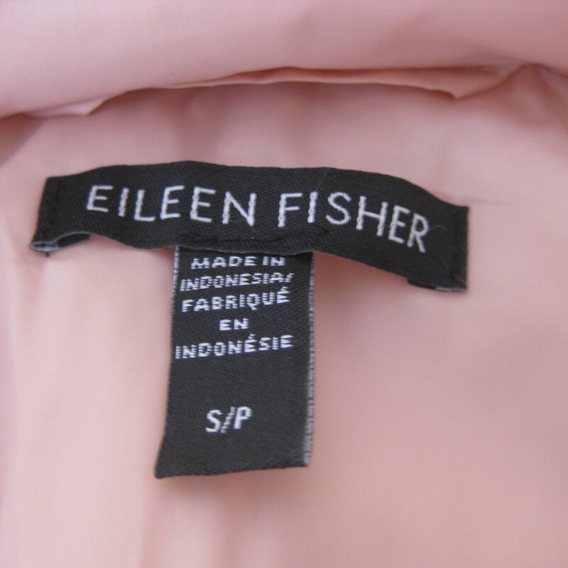 Understated and chic as usual, Eileen Fisher rethinks the puffer trend with this simple unquilted winter jacket.<br />
It's in eggshell pink<br />
big patch pockets<br />
hood<br />
snap front<br />
It's marked size small but it fits me, size M, perfectly with room to spare for sweaters if needed.<br />
<br />
perfect condition.<br />
thanks for looking!<br />
#69388