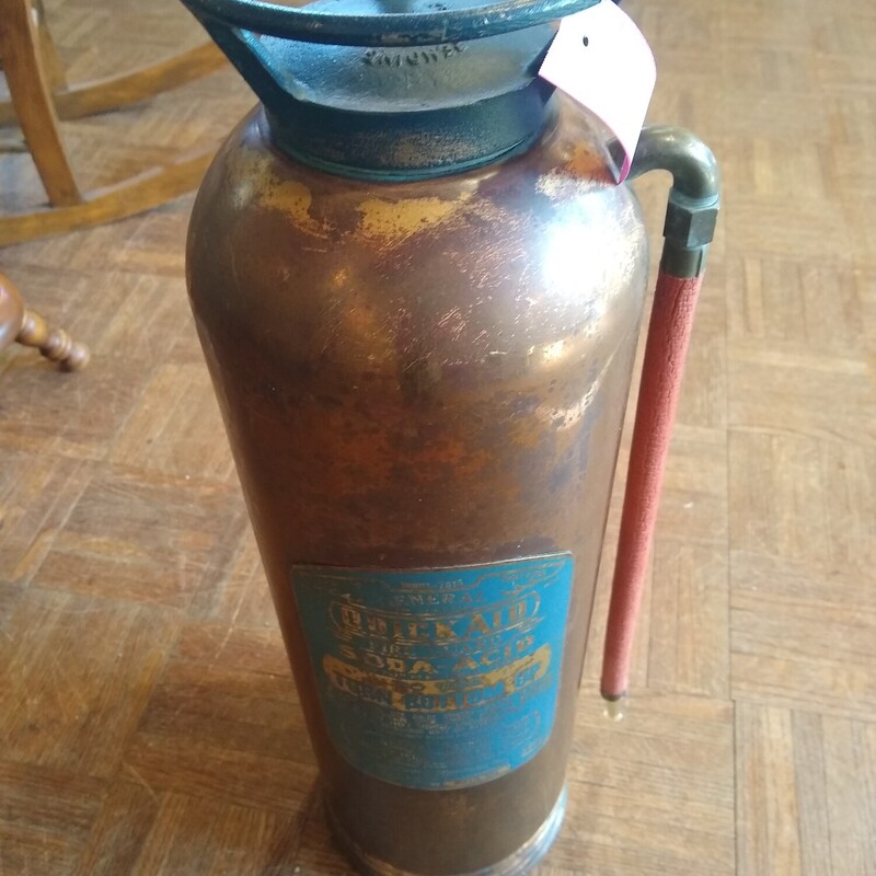 Vtg Detroit Pacific Fire Extinguisher

Unique vintage General Detroit-Pacific Quick Aid fire extinguisher. Brass and Copper with original fittings.

Size: 7 in diam  X 24 in high