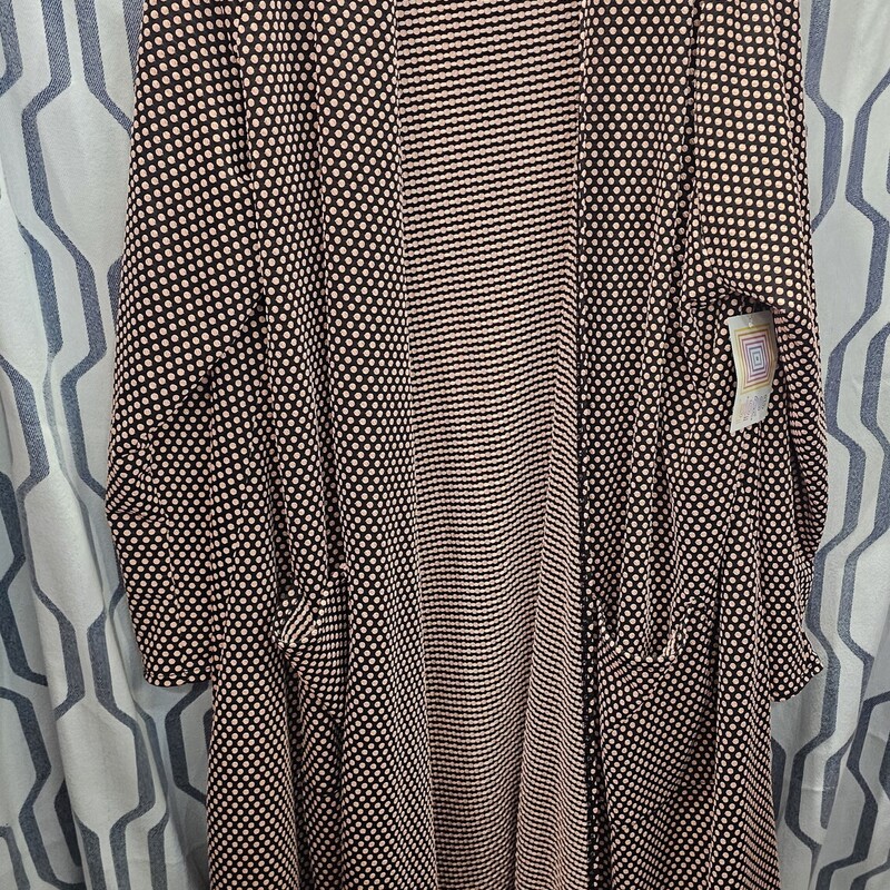 Brand new with tags and runs roomy. This long style duster is no close front and done in a black with pink dotted pattern.