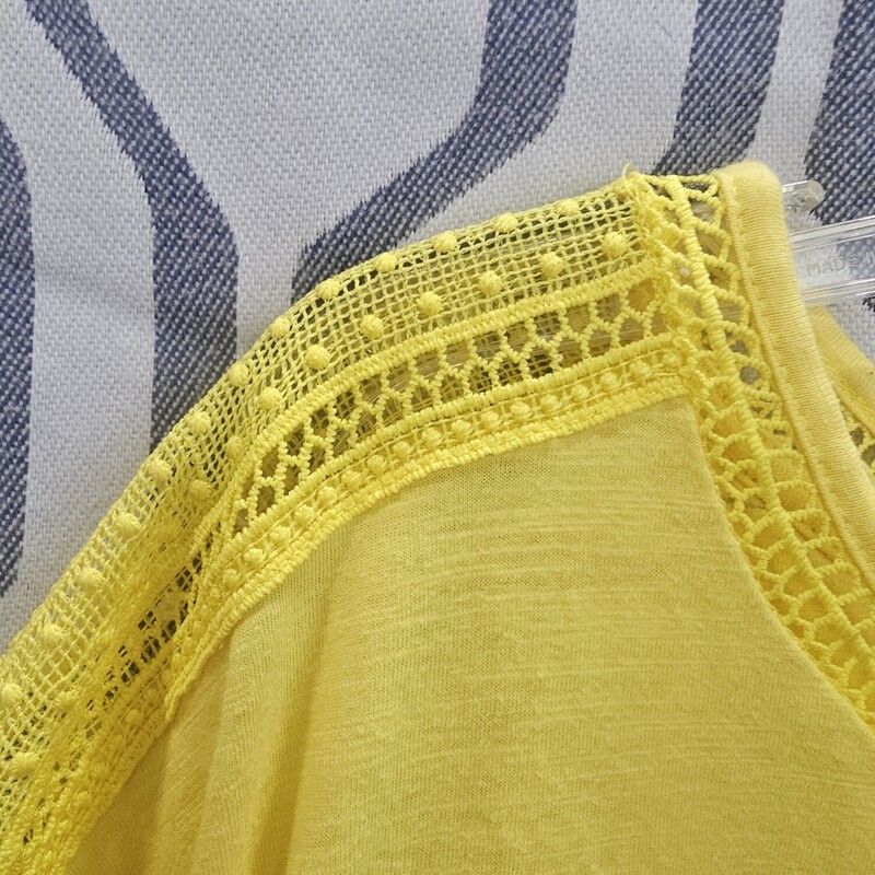 Cute short sleeve tee in yellow with lace on the shoulders and neckline and elastic banded waist