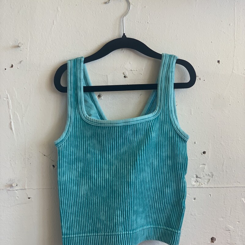 The perfect tank to wear on a hot day, or to the gym. You could even pair with jeans and a cardigan in the cooler weather! SO many different colors to choose from!<br />
These are the same tanks that have soldout and went viral on TikTok hundreds of times!<br />
Sizes S/M and L/XL<br />
Madison is in a L/XL for reference.