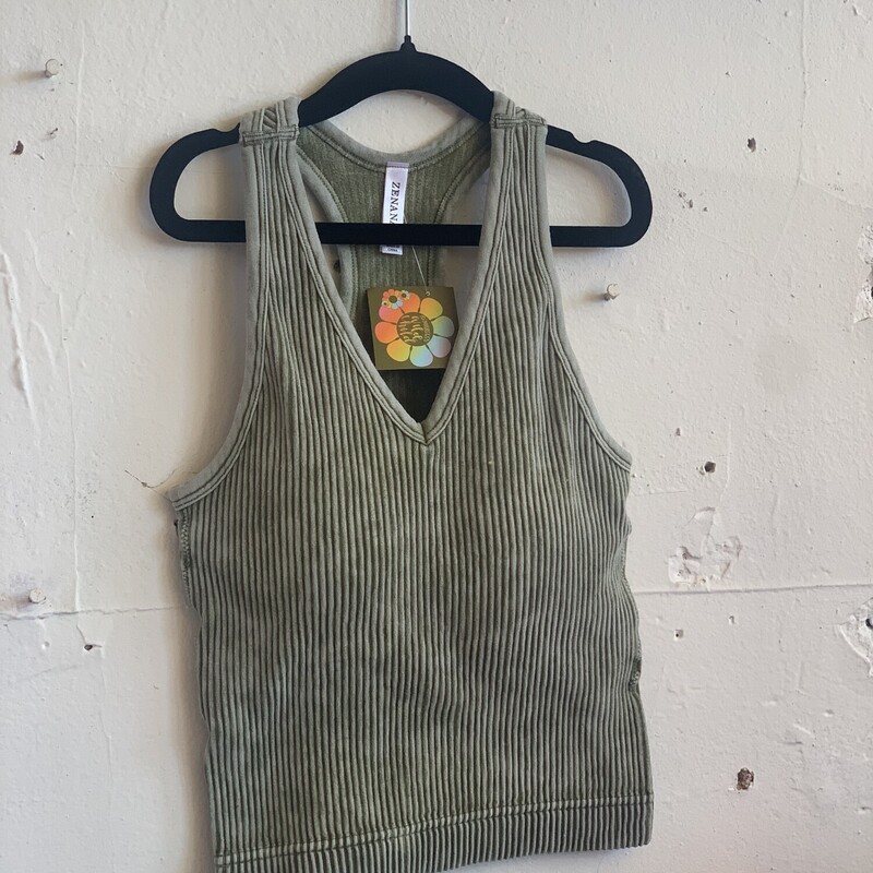 The perfect tank to wear on a hot day, or to the gym. You could even pair with jeans and a cardigan in the cooler weather! SO many different colors to choose from!<br />
These are the same tanks that have soldout and went viral on TikTok hundreds of times!<br />
Sizes S/M and L/XL<br />
Madison is in a L/XL for reference.