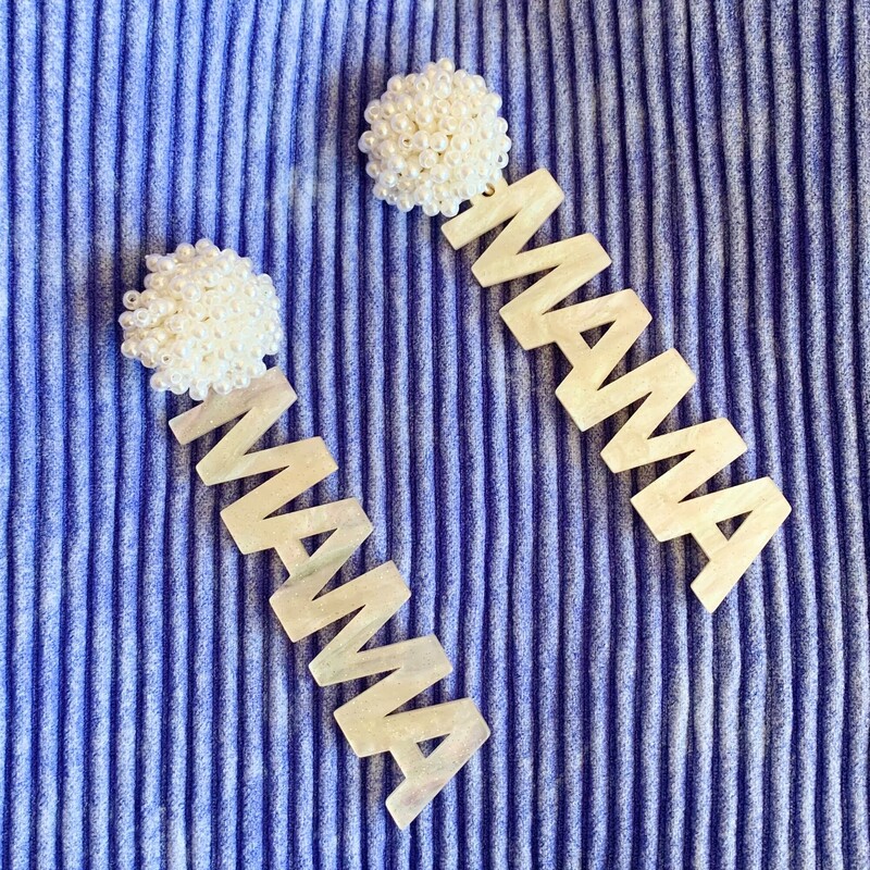 The perfect earrings to wear at any time, with almost any outfit to celebrate birthing those babies, Mama!<br />
Super light weight for comfort, and super cute for style!