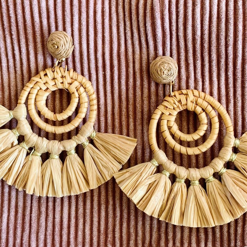 These lightweight boho earrings are the perfect finishing touch to your outfit!