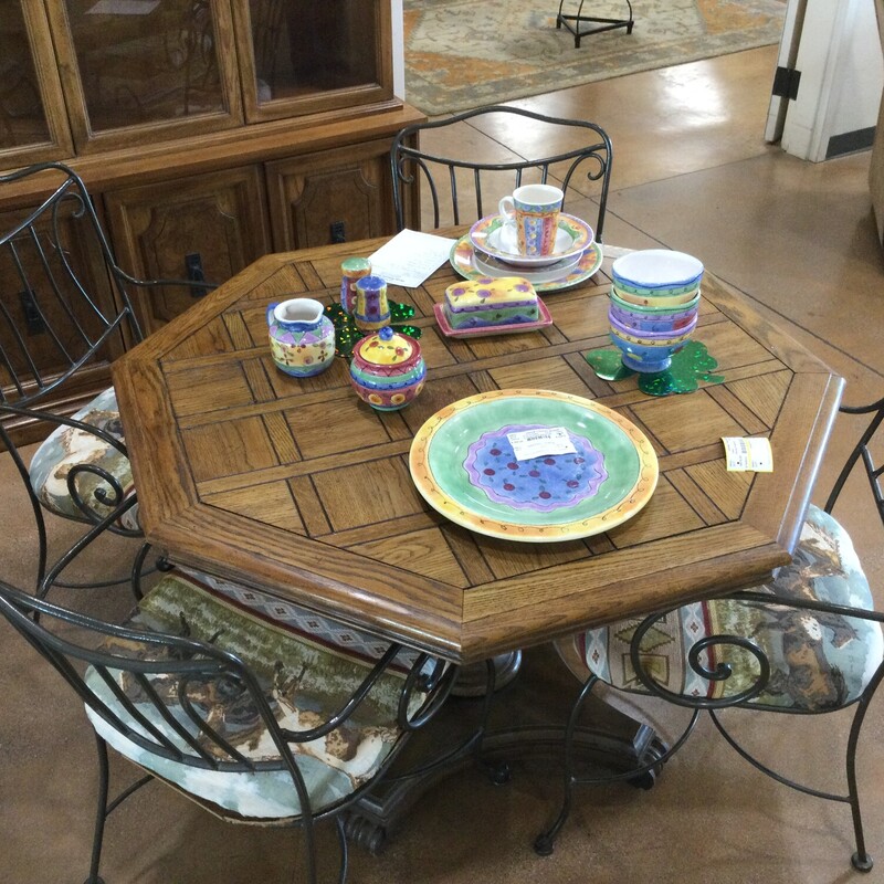 Dining Octagonal, 4 Chairs, Size: B3277

29h x 43w x 17d

FOR IN-STORE OR PHONE PURCHASE ONLY
LOCAL DELIVERY AVAILABLE $50 MINIMUM