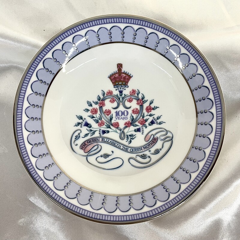 Royal Collection Queen Elizabeth 100 Year Plate
White Blue Red
Size: 5 x 5
