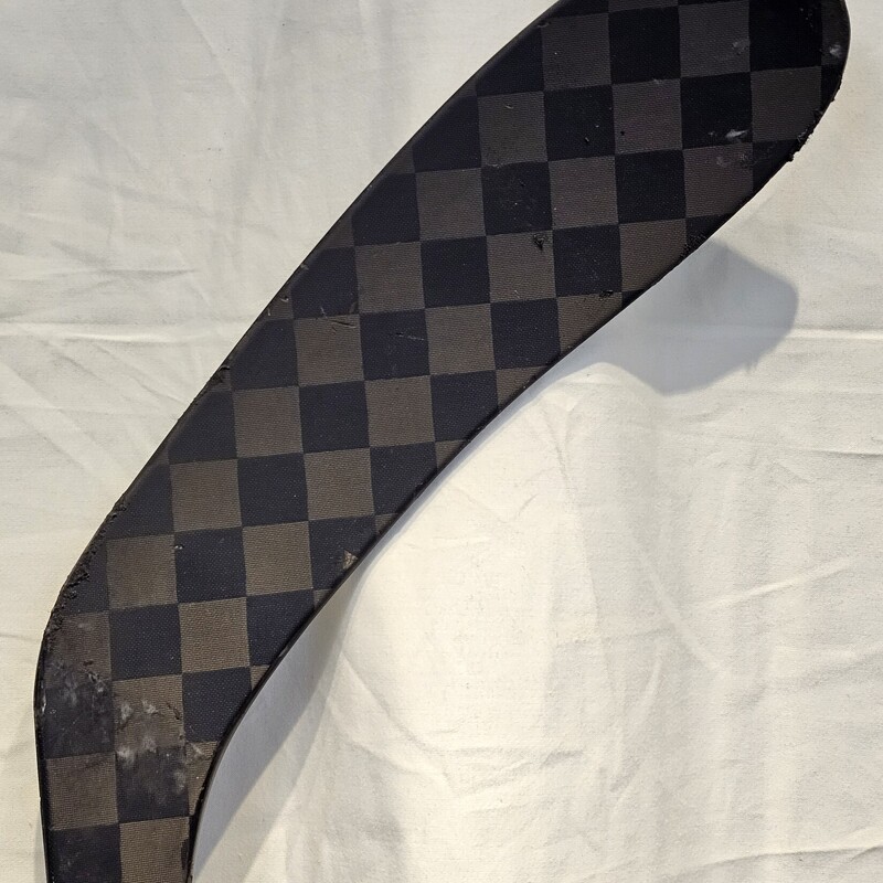 Pre-owned CCM Ribcor Trigger 7 Hockey Stick, 55 flex, P28, Right. In great consition, still alot of life left in this stick!