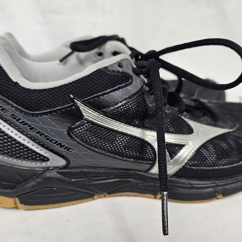 Pre-owned Mizuno Wave SuperSonic Volleyball Shoes, Size: 8.  MSRP $109.95