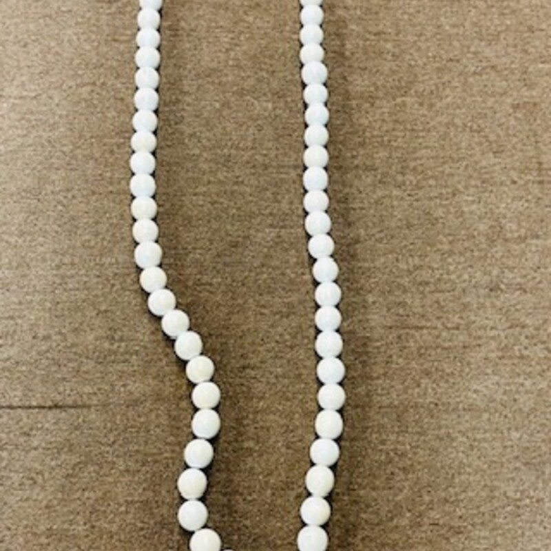 Thick Wood Bead Garland
Cream Natural Wood Size: 118 inches or 9.83 feet