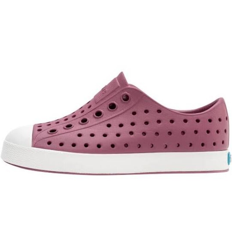 Native Jefferson Child, Twilight, Pink Size: C9<br />
<br />
It's the leader of lite-ness and our original EVA all-star, the uncompromisable Jefferson. Like any reigning ruler of the ring, the Jefferson encompasses all of the fine features that you'd expect from a Native shoe. It's shock absorbent, odor resistant, hand-washable, and comes in an infinite assortment of colors and treatments. Capabilities clouds could only dream of.<br />
<br />
MATERIALS<br />
Rubber Rand and Toe<br />
Injection Molded EVA Construction