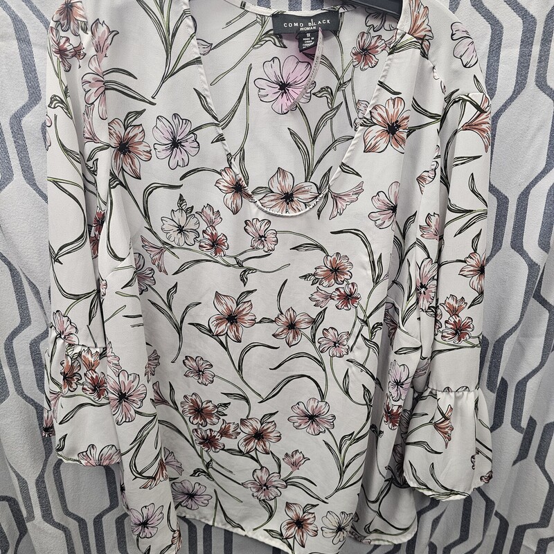 White blouse with floral print, half sleeves and ruffles